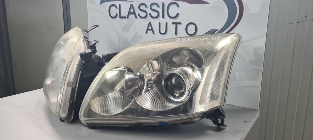Фарове Toyota Avensis 2004г.