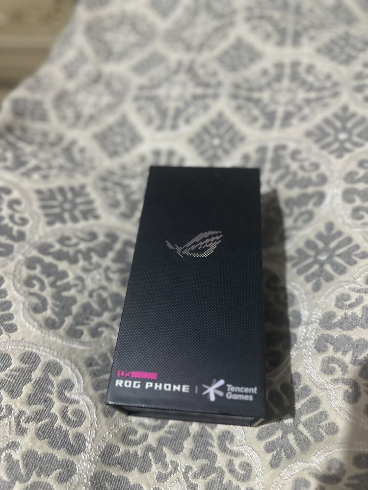 Телефон Asus rog phone 5