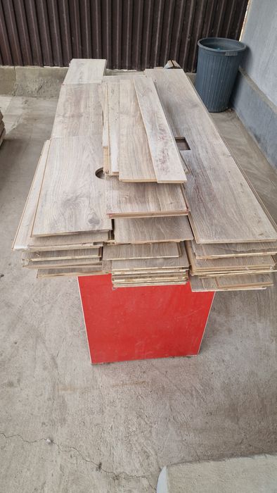 Ламинат на пол остатки