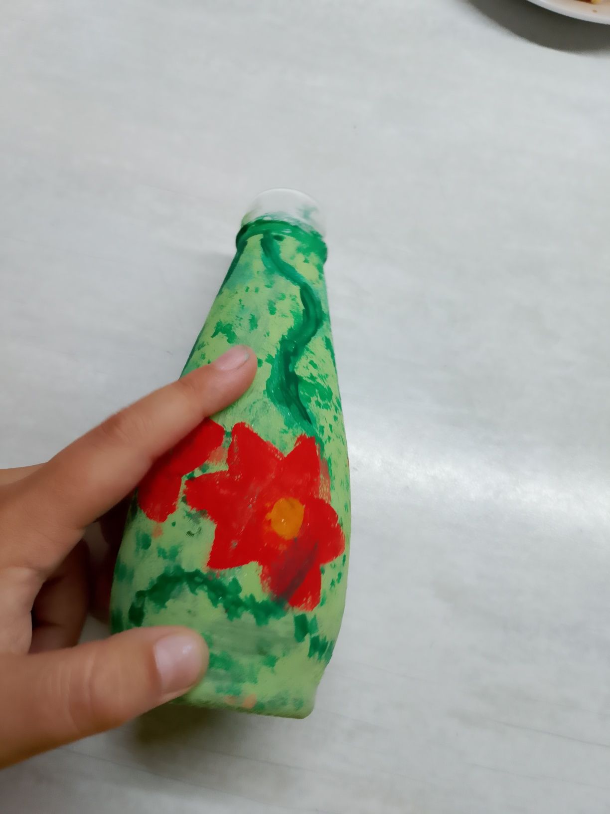 Стъклена ваза за цветя.