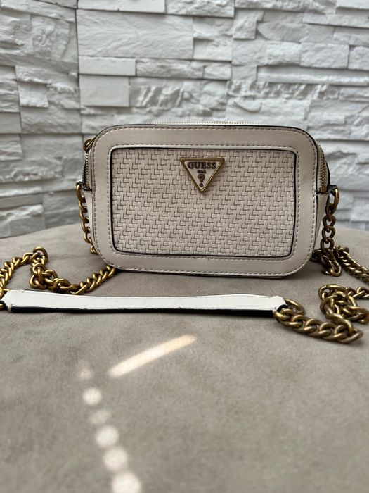 Бежева чанта guess