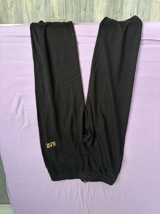 Анцунг Армани чисто нов