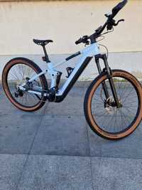 Bicicleta electrica CUBE STEREO Pro acumulator 750w an 2023