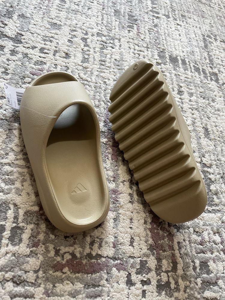 Papuci Yeezy Slides Crem 40-45