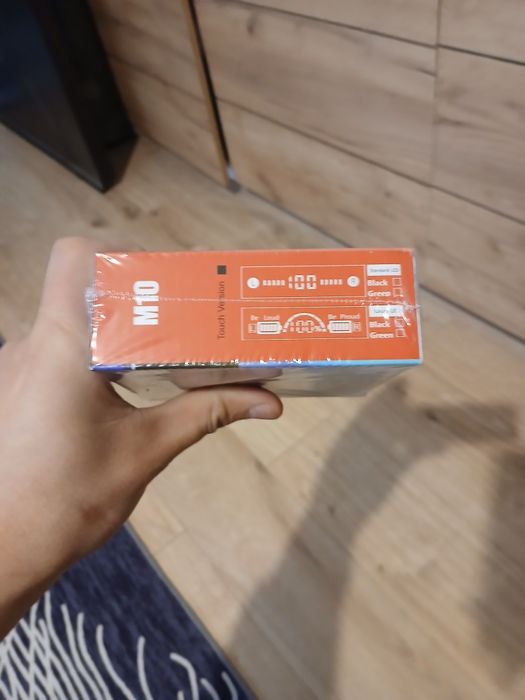 De vănzare căsti noi