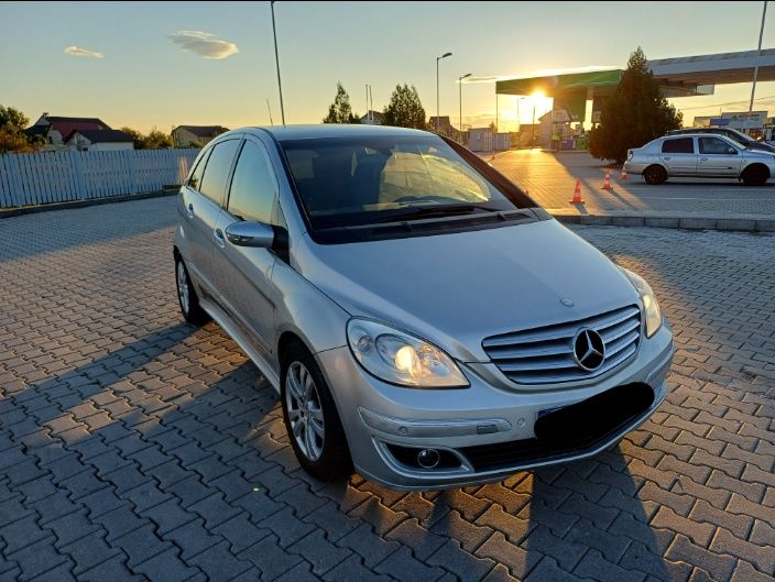Mercees Benz B200