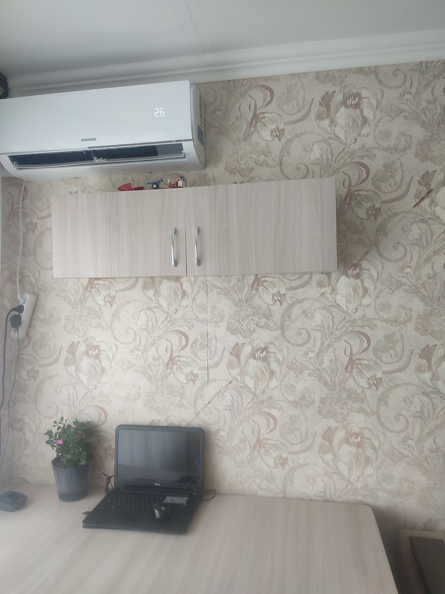 Стол компьютерный с подвесной тумбой