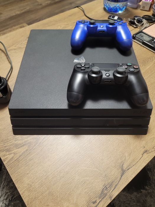 Ps4 pro 1 tera 2 manete