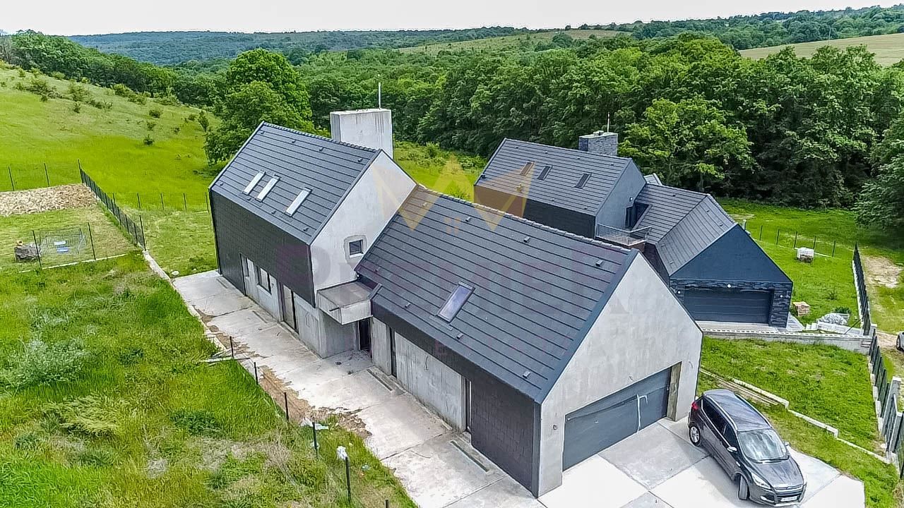 Продава се Къща в с. Звездица, Област Варна - 326 кв.м за 813 €/кв.м - Снимка #11