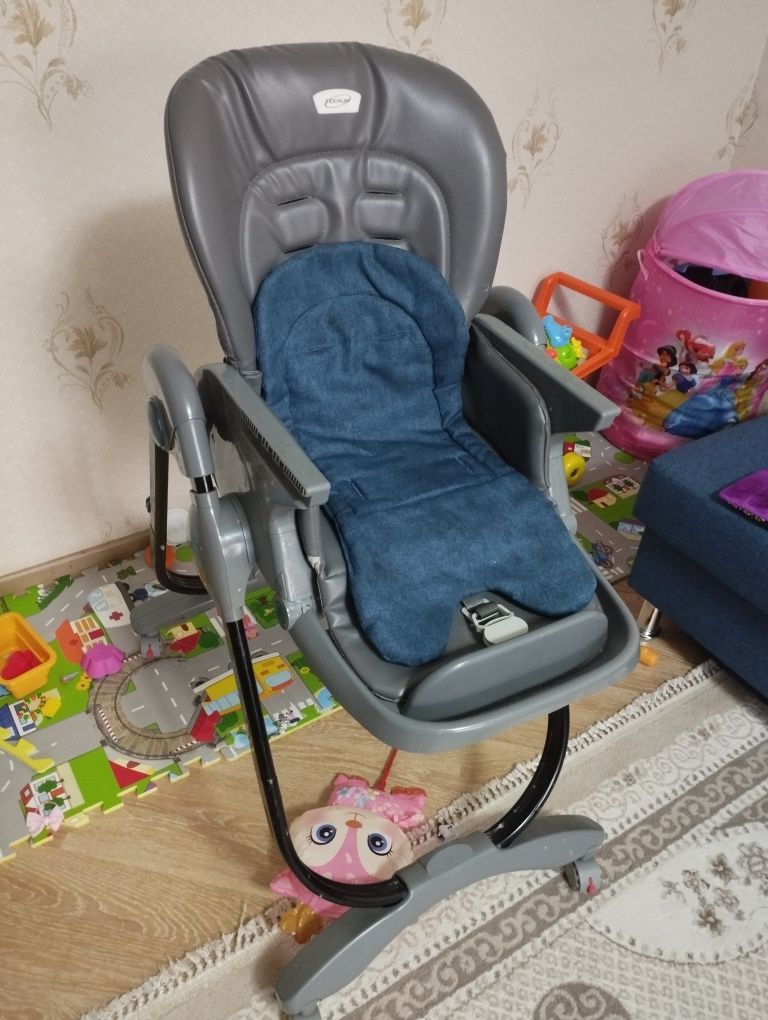 Детское кресло  очень хорошом состояние почти новый