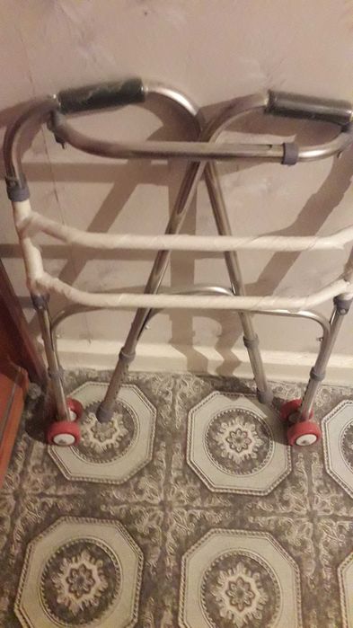 Продам новые ходунки 400 тыс,номер