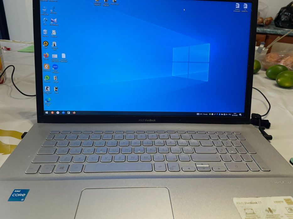 Продам ноутбук Asus VivoBook 17 б/у
