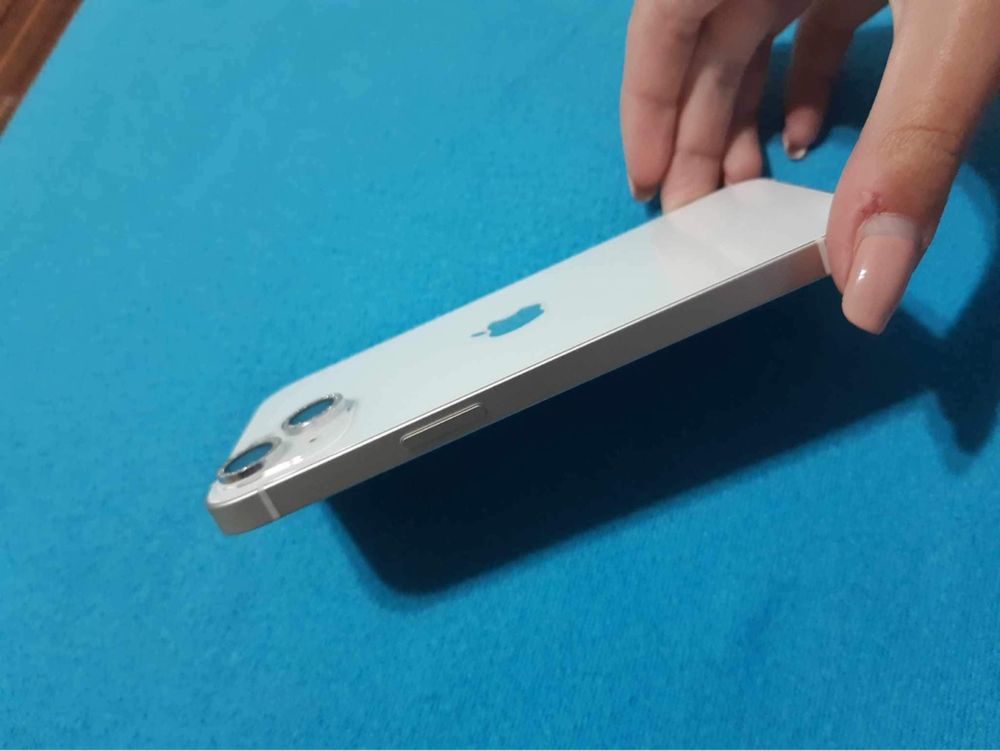 iPhone 13 white