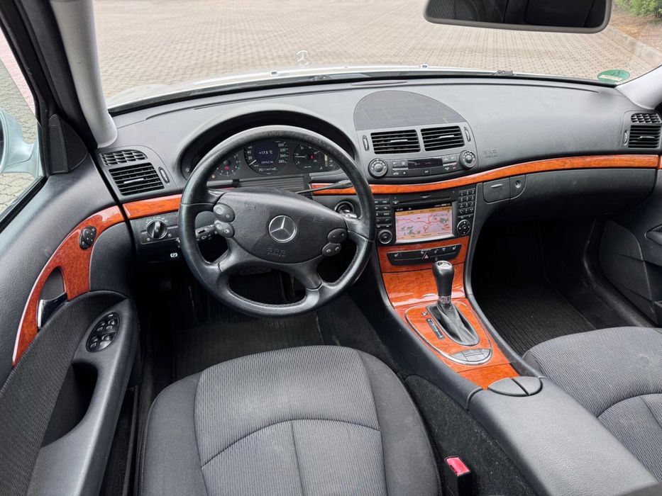Mercedes E200 avariat