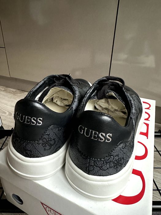 Чисто Нови Обувки - GUESS