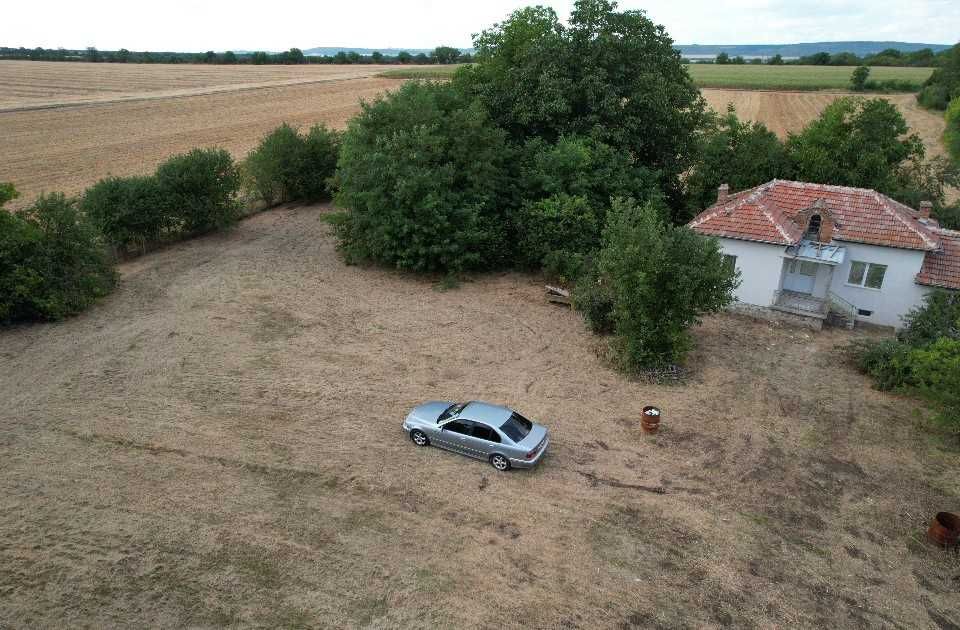 Продава се къща с голям двор в с. Русаля, обл. Велико Търново