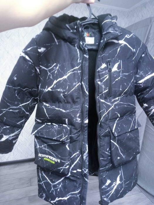 Продам детскую зимнюю куртку