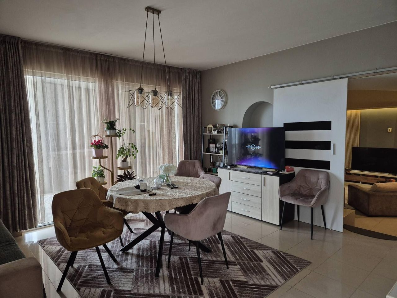 Дава се под наем Къща в с. Равда, Област Бургас - 450 кв.м за 1326 € - Снимка #1
