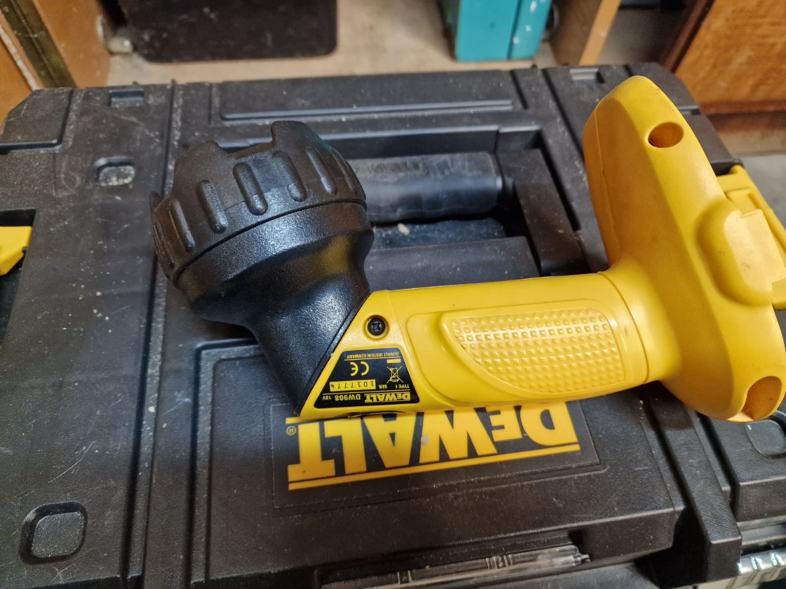 Акумулаторен фенер Dewalt 18V