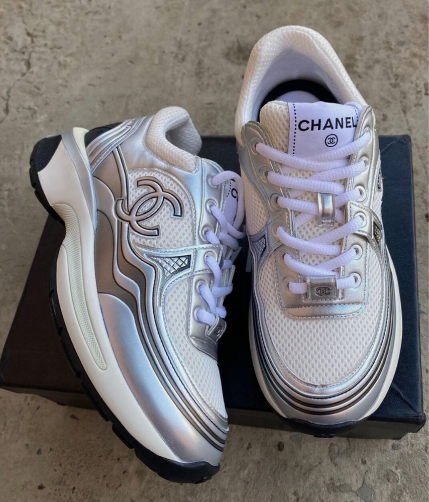 Chanel trainer leather pain for woman