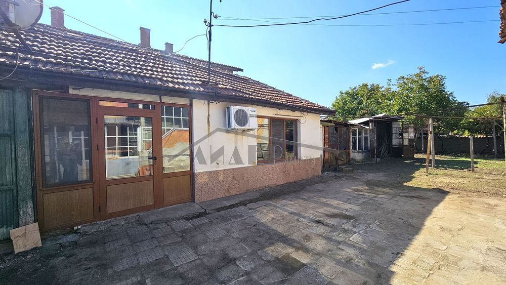 Къща с дворно място с площ от 507 кв.м. в с. Цалапица