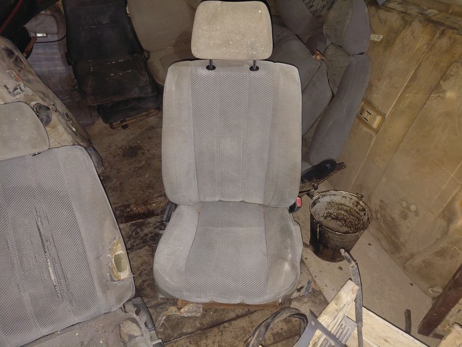 Сидения передние