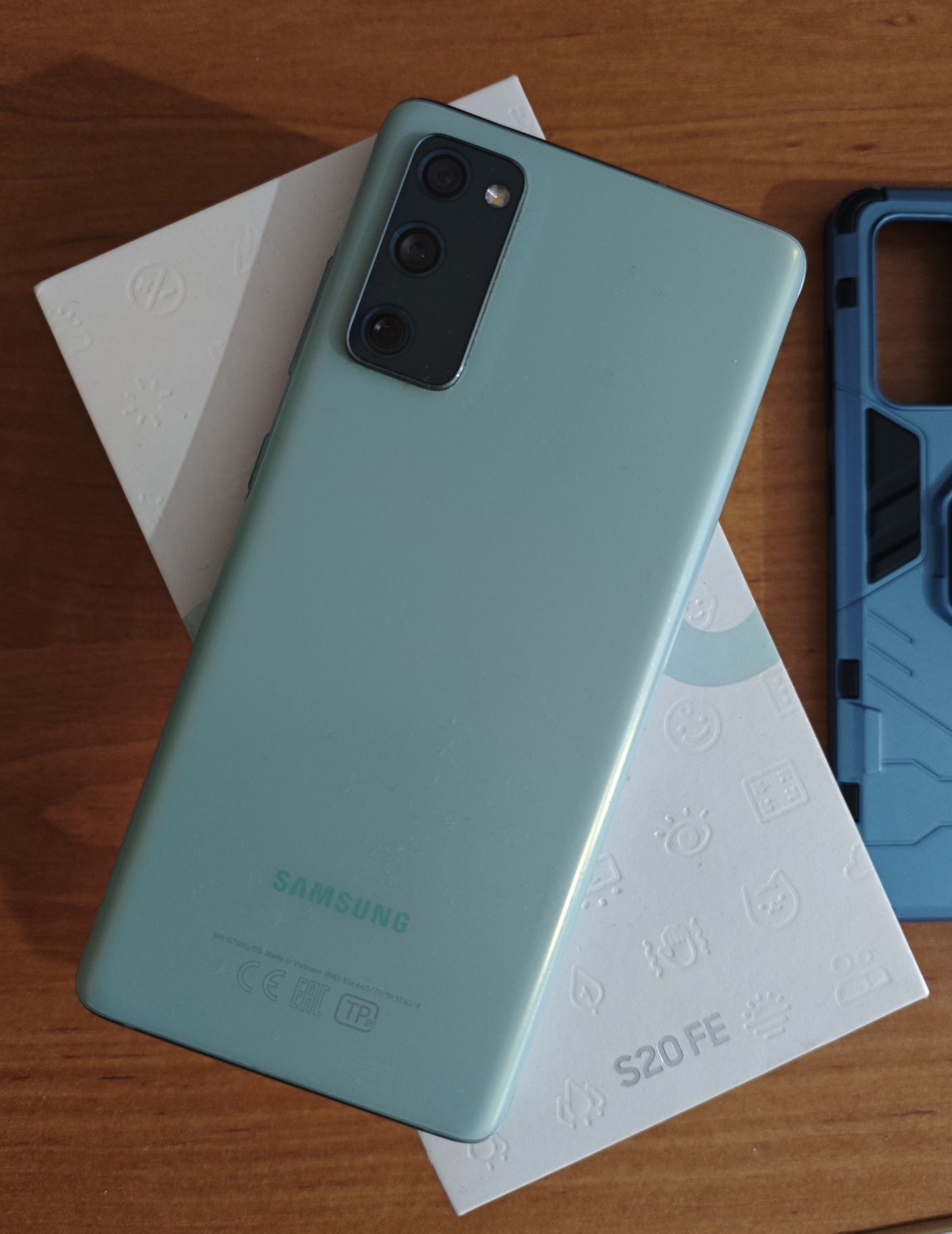 Продам Samsung S20 FE New (на проц Snapdragon) в идеальном состоянии
