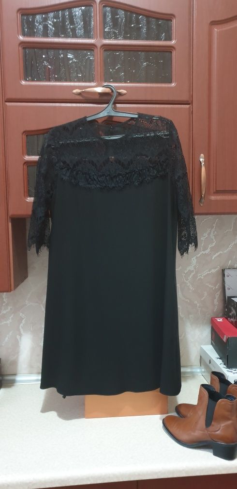 Черное платье шелк с гипюром