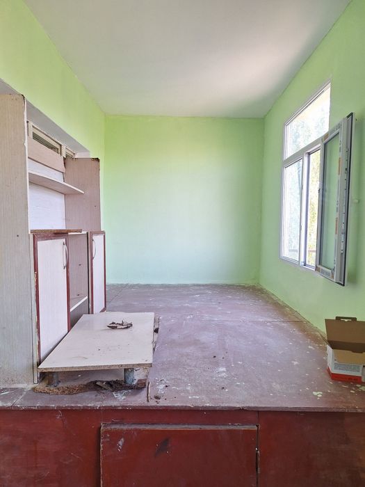 Uy sotiladi Qarshi shaxar 6mn 4etaj 1xonali uy