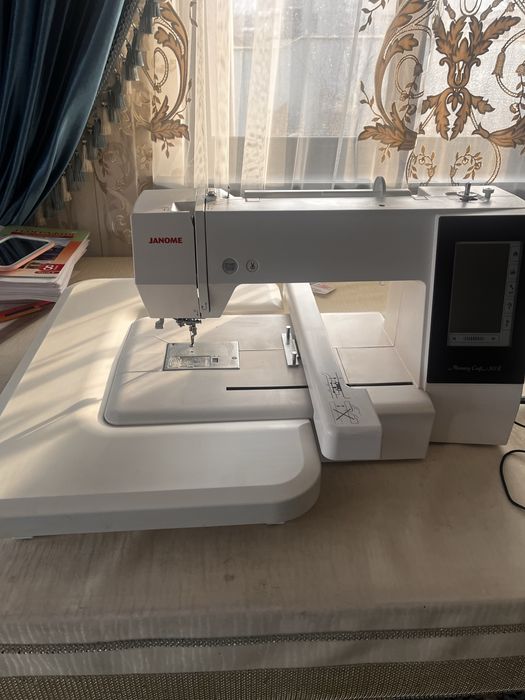 Вышивальная машинка janome