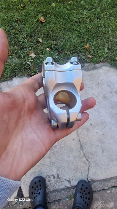 Pipa de bicigleta gri