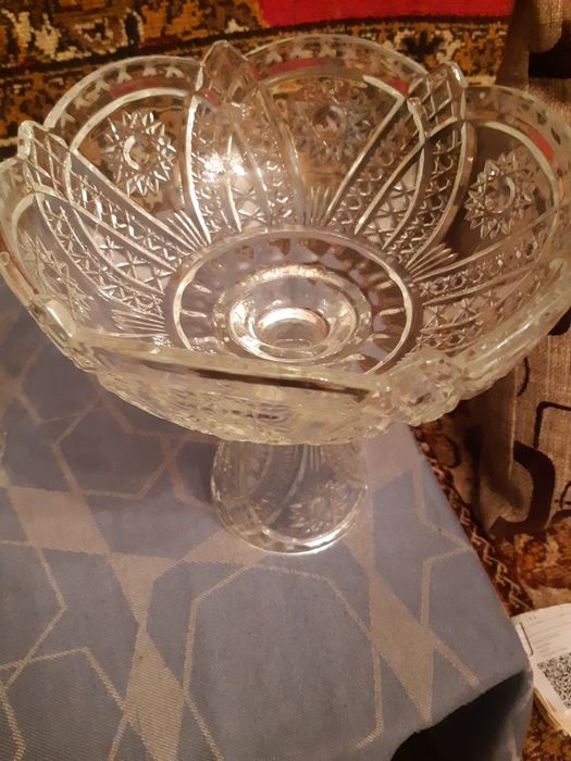 2 вазы в идеальном состоянии.  2 вазы за 150 т сум.