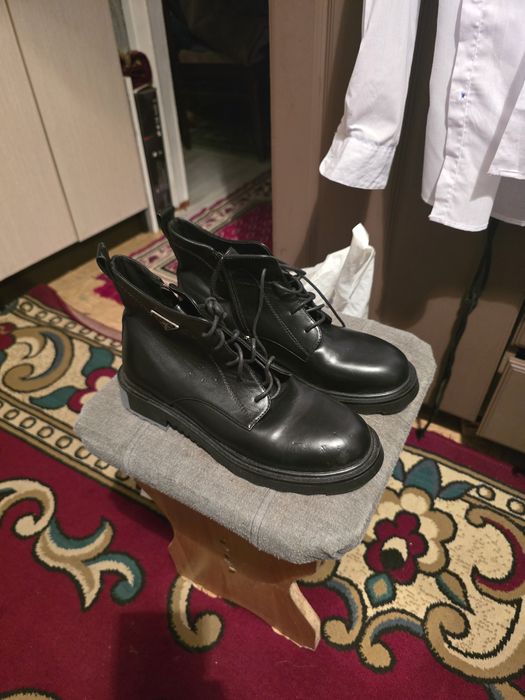 Продам ботинки женские