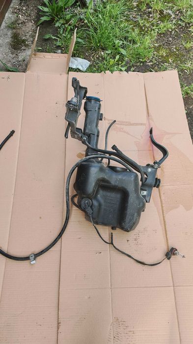 Мерцедес Е350 на части без предна броня, фарове и двигател.