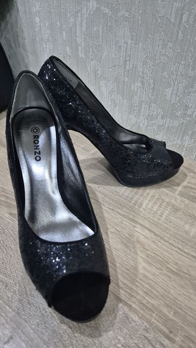 Продам туфли с пайетками