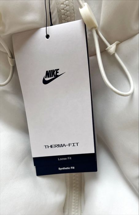 Vand jacheta de iarna Nike, nouă
