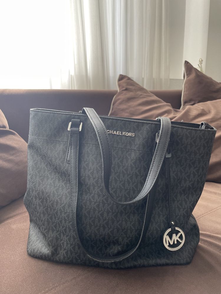 Сумка от Michael Kors и Guess