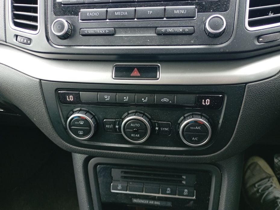 Фолксваген Шаран 2.0 тди дсг 140 коня  2013 год