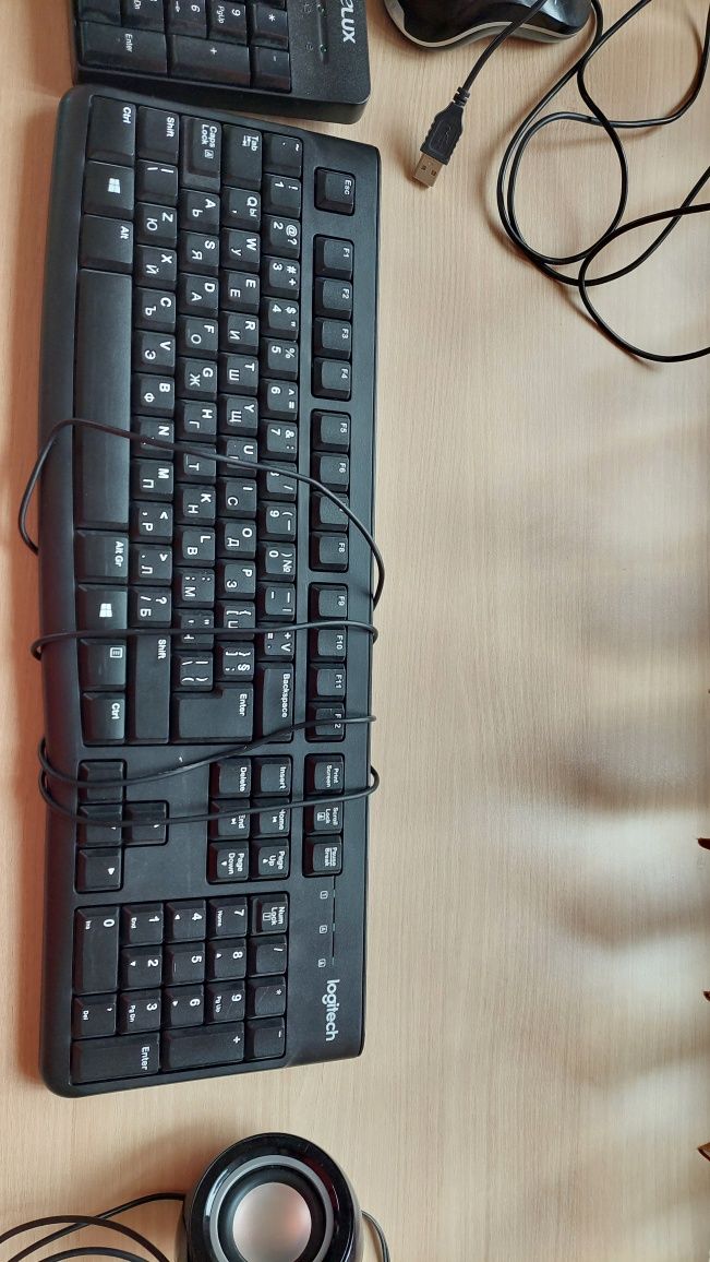 Монитор и компютър DELL