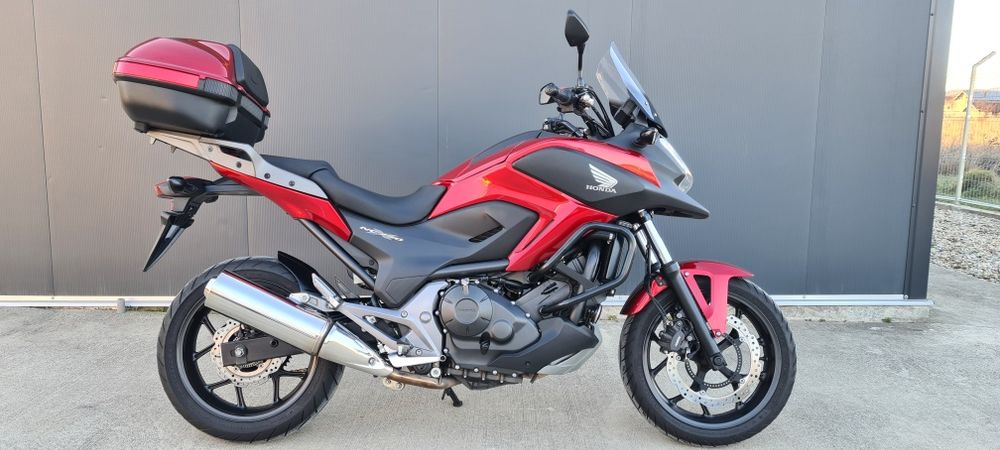 Honda NC750XA + ABS + Topcase + extra
An fabricație 2014