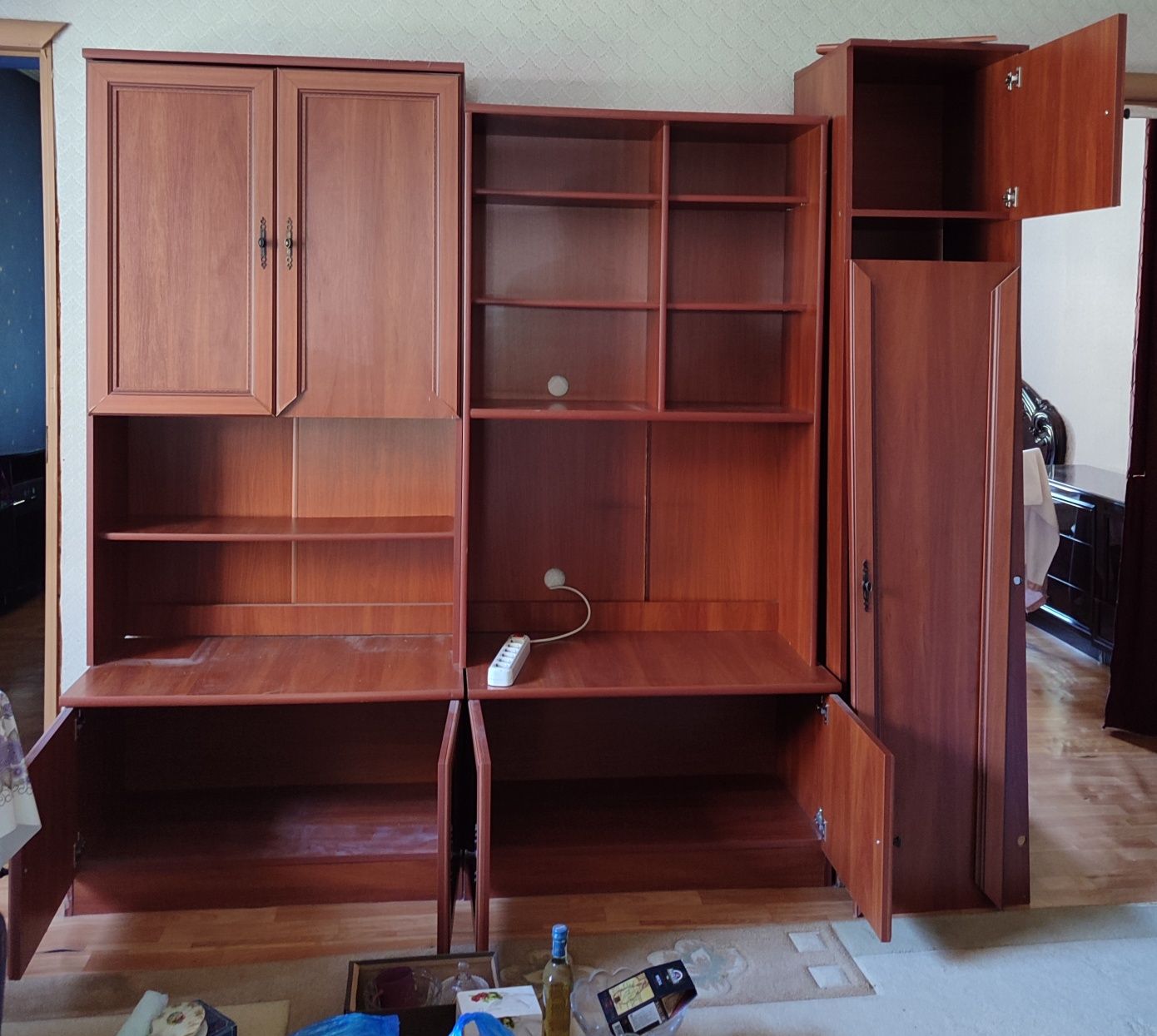 Продам стенку и компьютерный стол, б/у