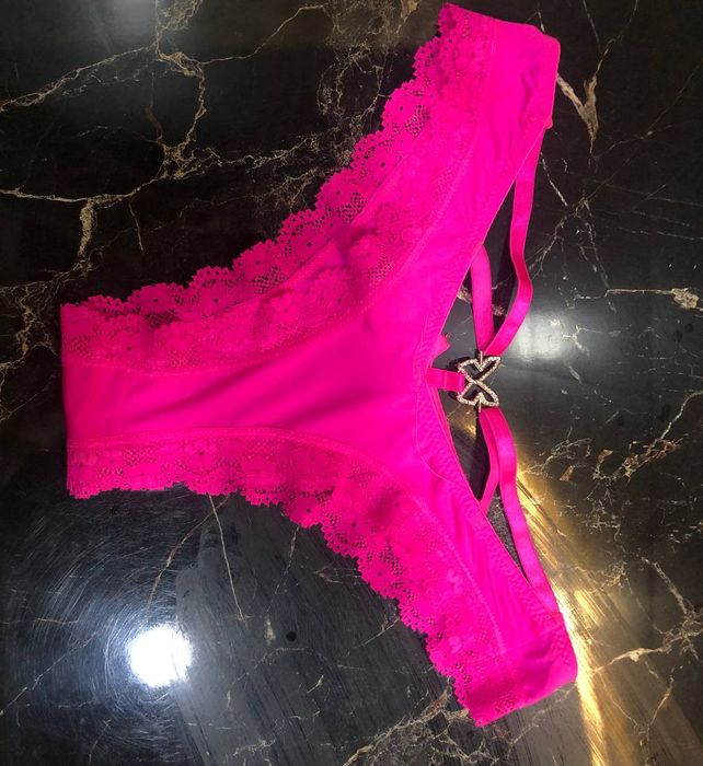 Трусики девушки бу