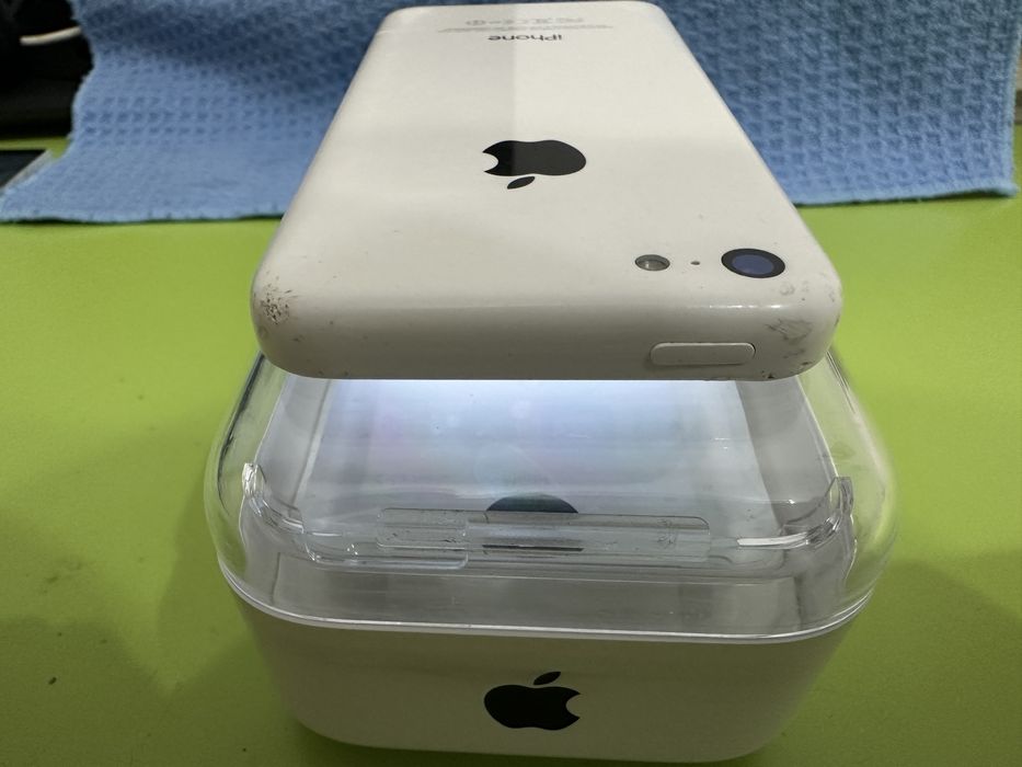 iPhone 5c със кутия