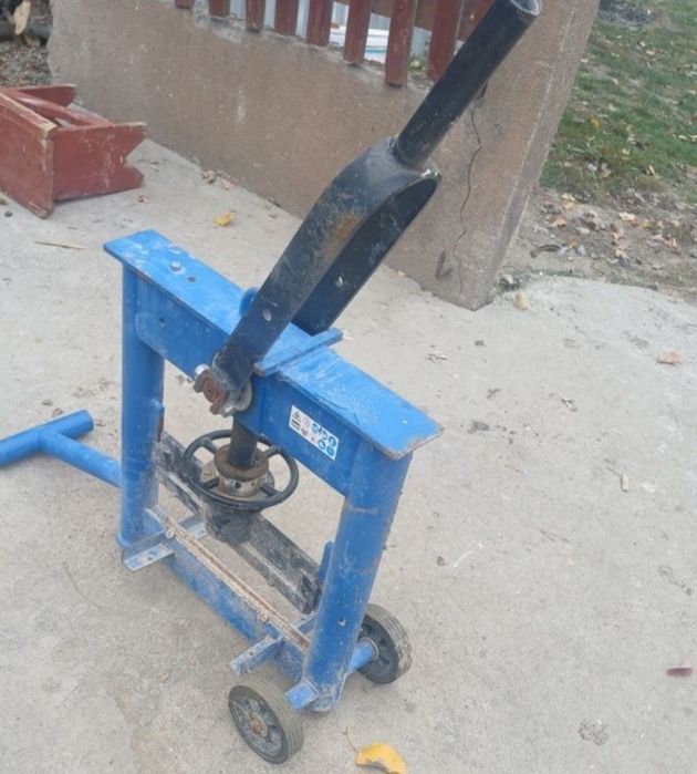 Vând mașină de pavaj