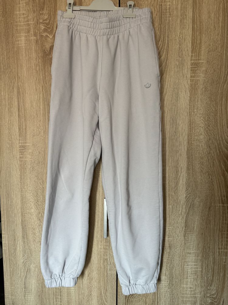 Анцузи Nike, Adidas