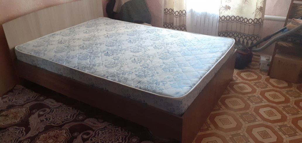Кровать двушка. С матрасом