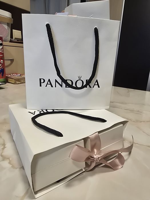 Vând cutii + punguțe Pandora