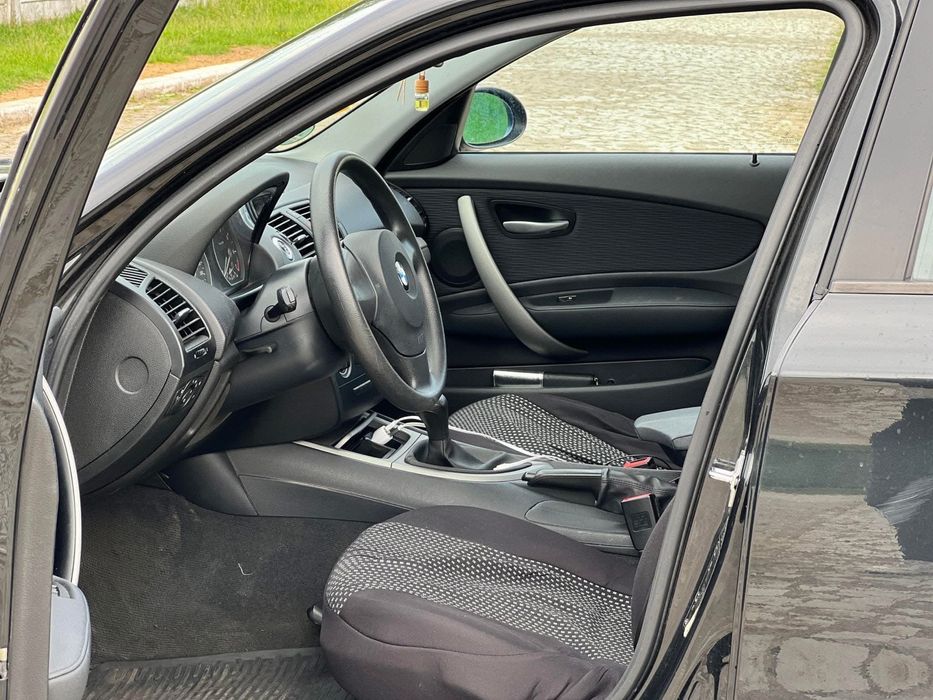 BMW 116i 2008 (benzina) VAND/SCHIMB