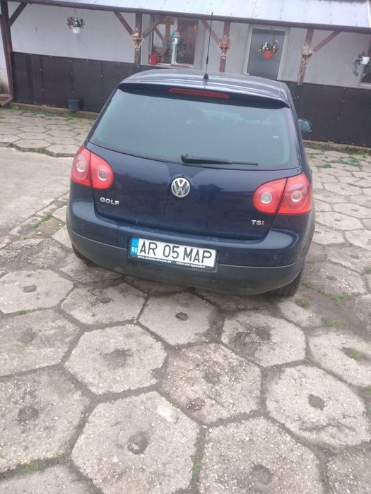 Golf v 2008 motor 1400 benzina. Senzori parcare încălzire scaune etc.