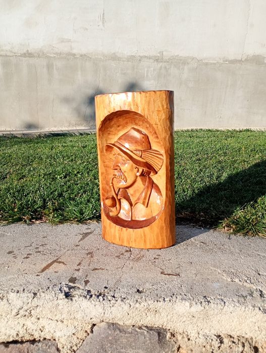 Sculptura din lemn masiv